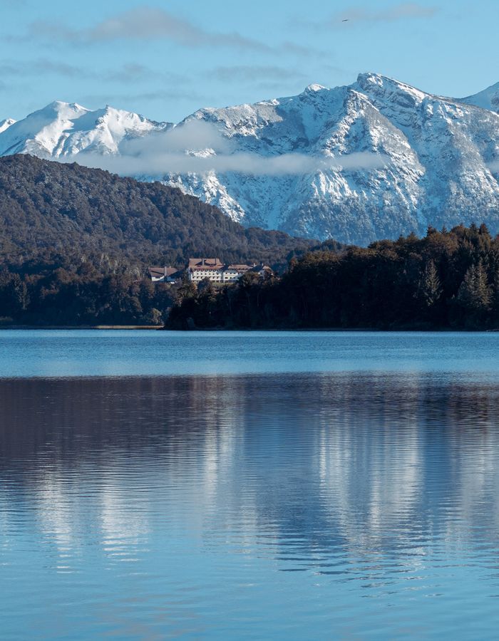 Lago Nahuel Huapi y la cordillera andina en Bariloche, Argentina
